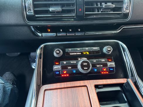 Used 2024 Lincoln Navigator L 4WD image 22