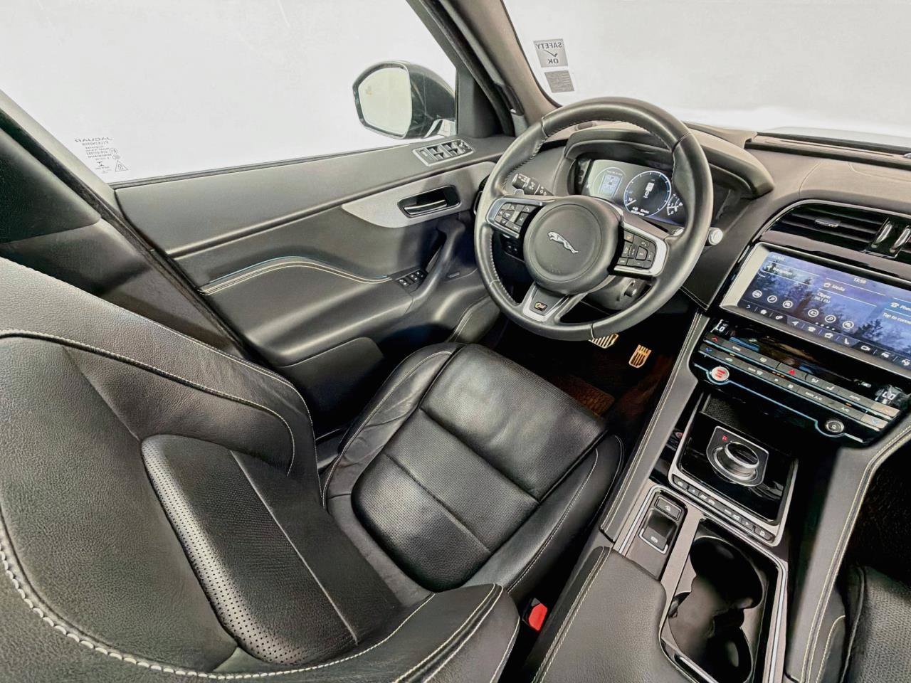 Used 2018 Jaguar F-PACE S AWD/4WD image 11