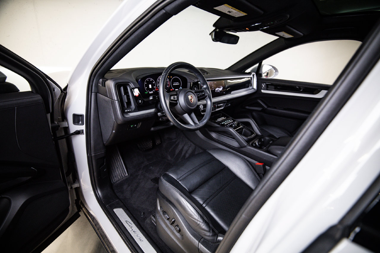 Certified 2024 Porsche Cayenne Coupe AWD/4WD image 4
