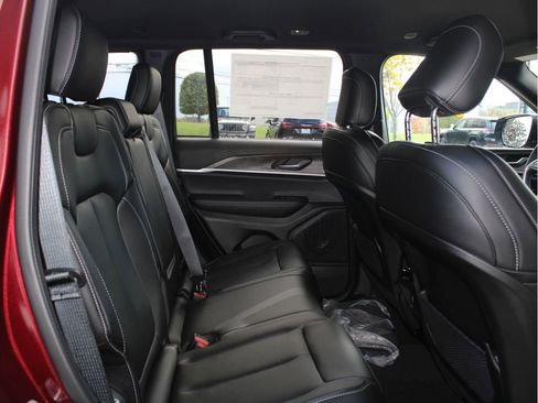 New 2025 Jeep Grand Cherokee Limited w/ Trailer Tow Package image 32