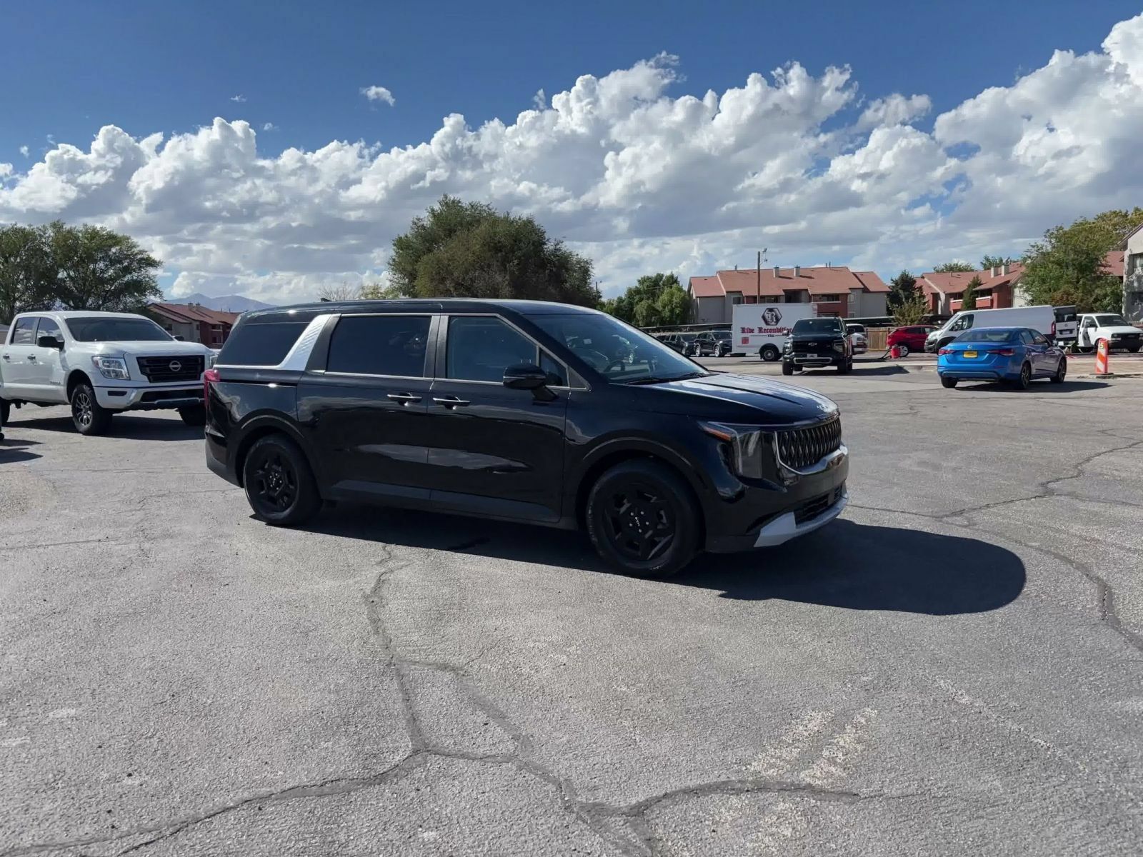 Used 2026 Kia Carnival FWD image 2