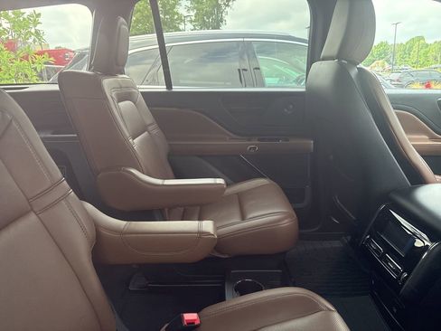 Used 2023 Lincoln Aviator Reserve w/ Equipment Group 201A AWD/4WD image 3