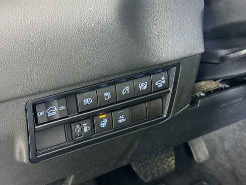 Used 2023 Toyota Sequoia Limited AWD/4WD image 10