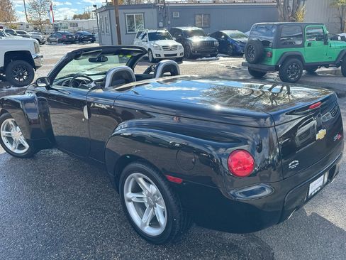 Used 2004 Chevrolet SSR w/ Preferred Equipment Group image 9