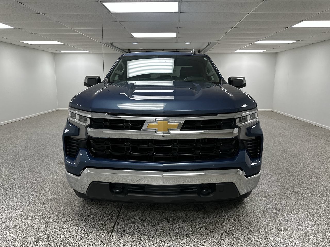 Used 2024 Chevrolet Silverado 1500 LT AWD/4WD image 3