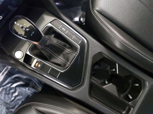 Used 2022 Volkswagen Tiguan SE image 29