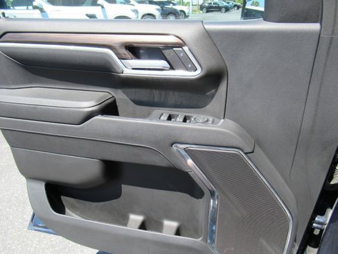 Certified 2023 Chevrolet Silverado 1500 LT AWD/4WD image 17