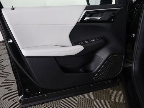 New 2025 Mitsubishi Outlander SE image 27