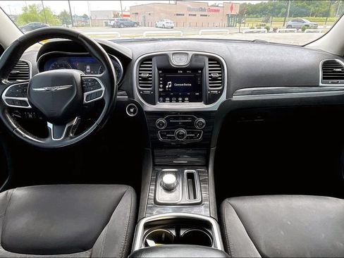 Used 2022 Chrysler 300 Touring w/ Sport Appearance Package RWD image 5