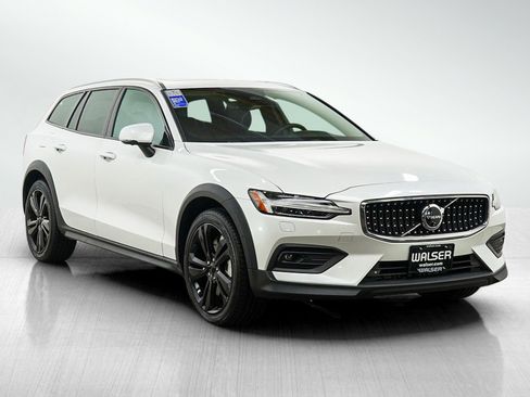 Used 2025 Volvo V60 B5 Cross Country Plus AWD/4WD image 7