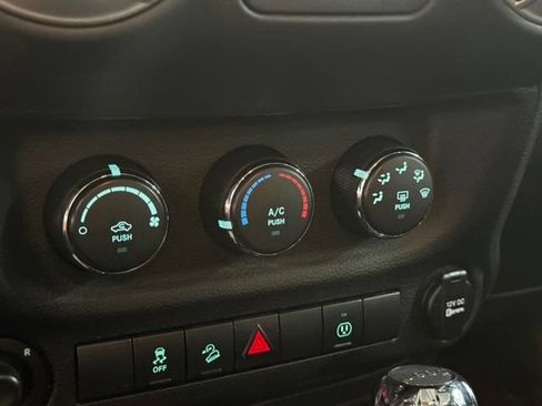Used 2016 Jeep Wrangler Unlimited Sahara AWD/4WD image 16