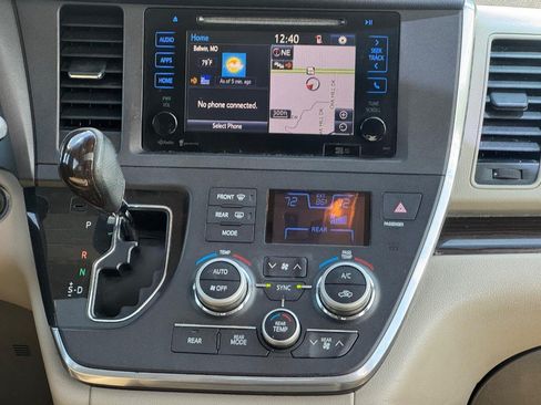 Used 2015 Toyota Sienna XLE w/ XLE Navigation Package FWD image 14
