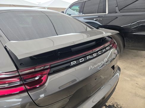 Used 2018 Porsche Panamera 4S image 10