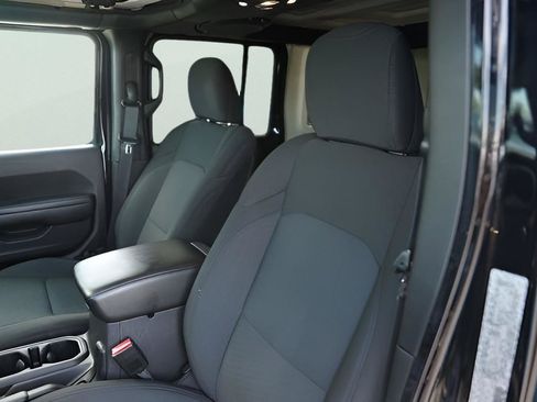 Used 2022 Jeep Wrangler Unlimited Sport AWD/4WD image 10