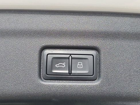 Certified 2025 Audi Q6 e-tron Premium w/ Convenience Package image 13