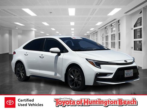 Certified 2025 Toyota Corolla SE FWD image 1