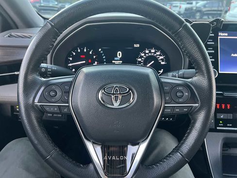 Used 2022 Toyota Avalon XLE image 12