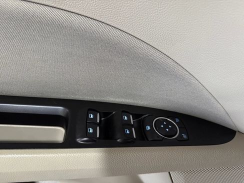 Used 2017 Ford Fusion SE w/ Fusion SE Technology Package FWD image 38