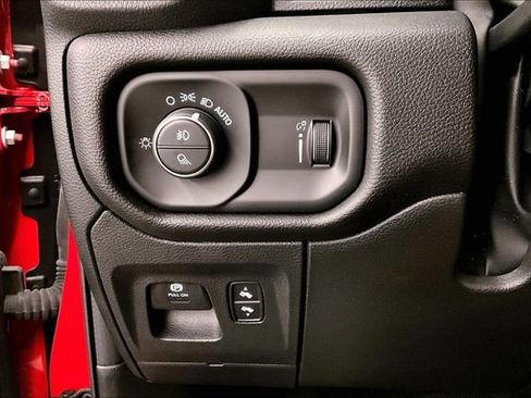 Used 2023 RAM 1500 Big Horn AWD/4WD image 38