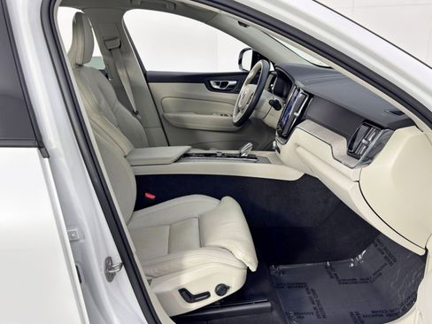 Used 2023 Volvo XC60 B5 Ultimate w/ Protection Package Premier image 16