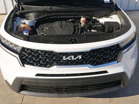 Used 2022 Kia Sorento LX image 7