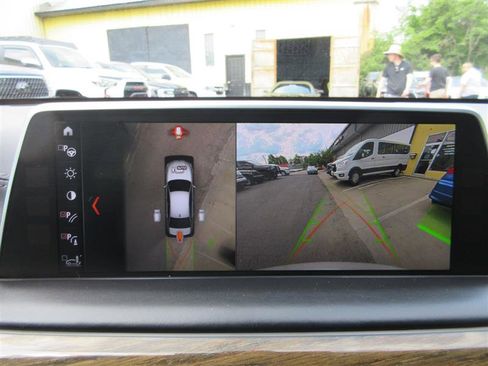 Used 2018 BMW 750i xDrive image 21