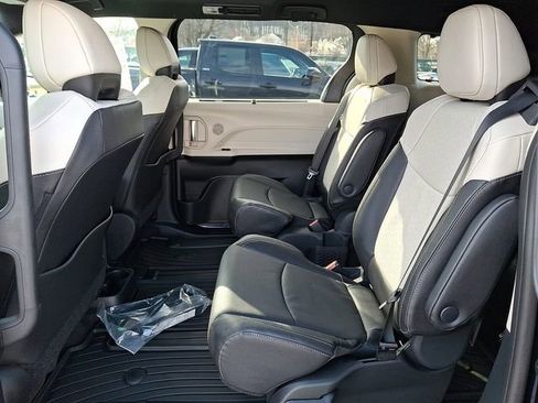 New 2026 Toyota Sienna Limited AWD/4WD image 5