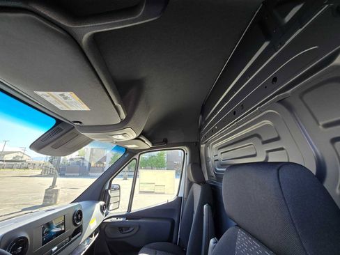 Used 2024 Mercedes-Benz Sprinter 2500 image 27