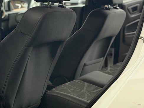 Used 2013 Ford Fiesta SE image 7