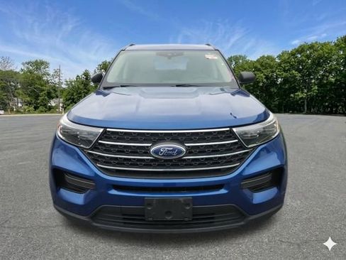 Used 2022 Ford Explorer XLT AWD/4WD image 3