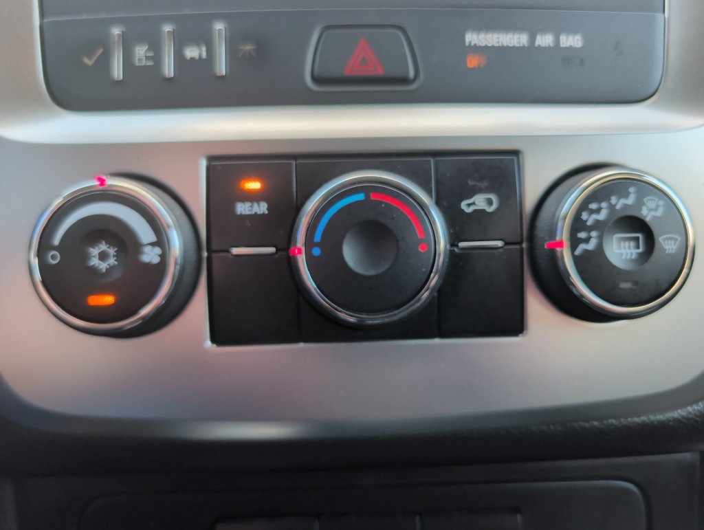 Used 2015 GMC Acadia SLE FWD image 15