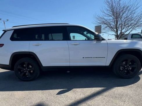 Used 2023 Jeep Grand Cherokee L Laredo AWD/4WD image 9