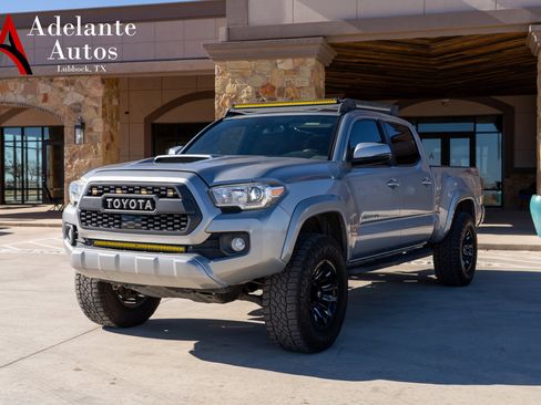 Used 2021 Toyota Tacoma TRD Off-Road image 1