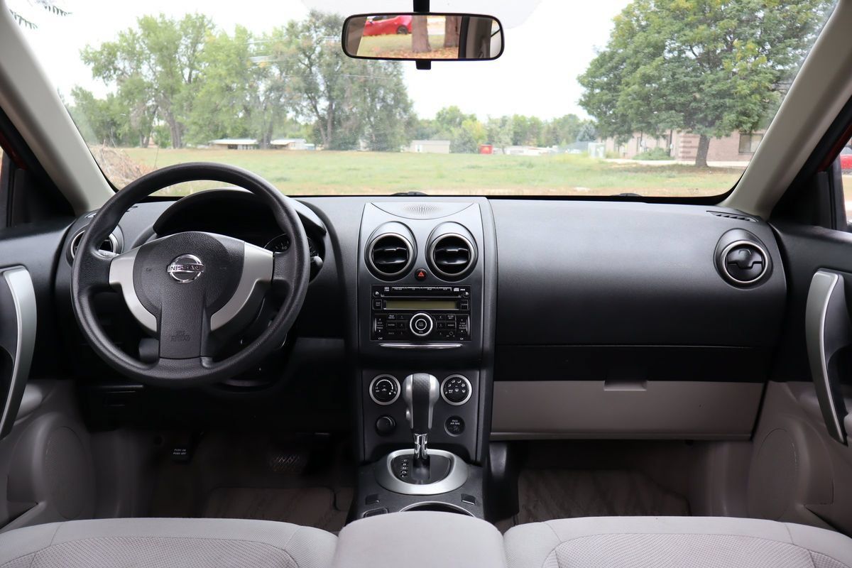 Used 2015 Nissan Rogue S AWD/4WD image 16