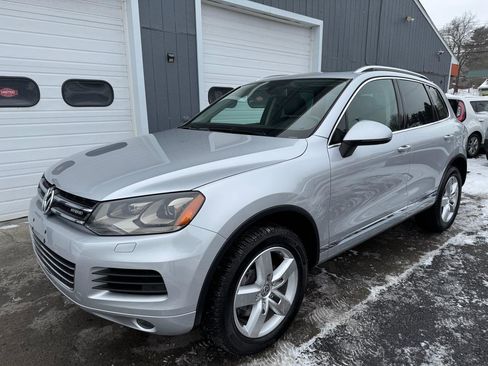 Used 2011 Volkswagen Touareg Hybrid image 1
