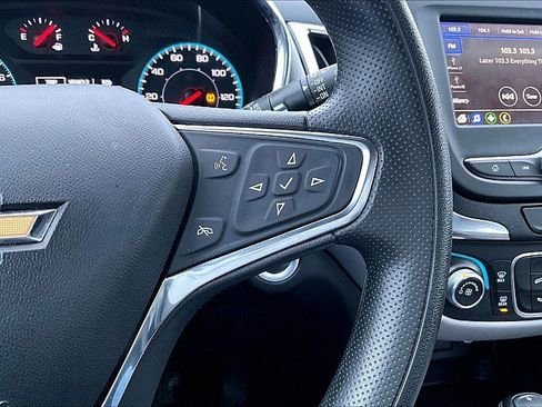 Used 2021 Chevrolet Equinox LS image 12