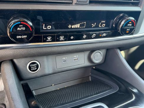Certified 2023 Nissan Rogue SV FWD image 18
