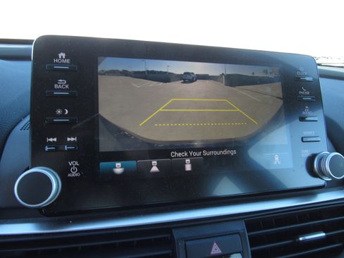 Used 2018 Honda Accord EX image 16