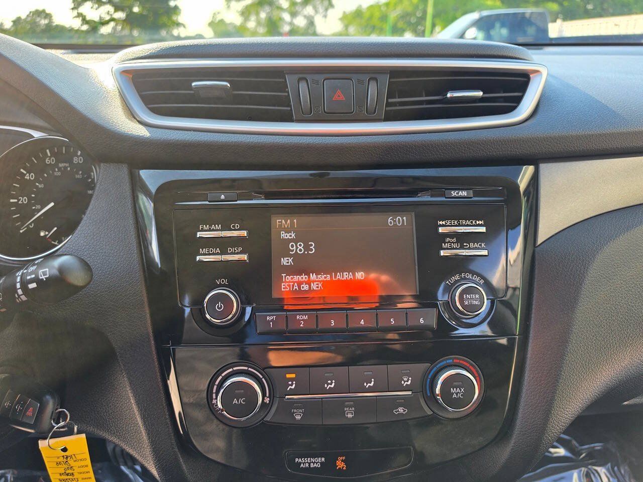 Used 2014 Nissan Rogue S FWD image 28