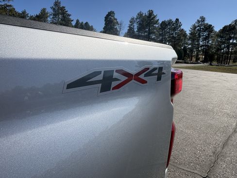 Used 2021 Chevrolet Silverado 2500 Custom w/ Custom Value Package image 13