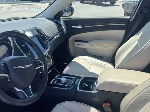 Used 2016 Chrysler 300 C RWD image 17