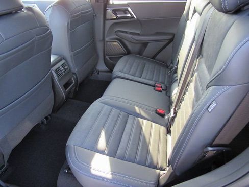 New 2025 Mitsubishi Outlander SE FWD image 9