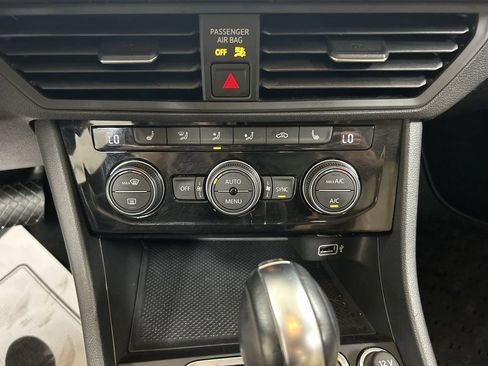 Used 2019 Volkswagen Jetta SE FWD image 16