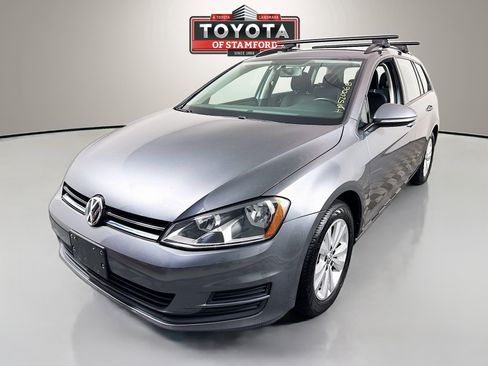 Used 2017 Volkswagen Golf S image 3