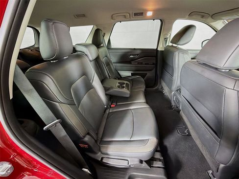 Used 2023 Nissan Pathfinder SL w/ Black Appearance Package image 27