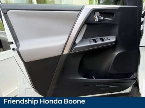 Used 2018 Toyota RAV4 XLE AWD/4WD image 13