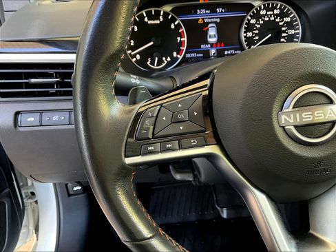 Used 2024 Nissan Altima 2.5 SR w/ SR Premium Package FWD image 11