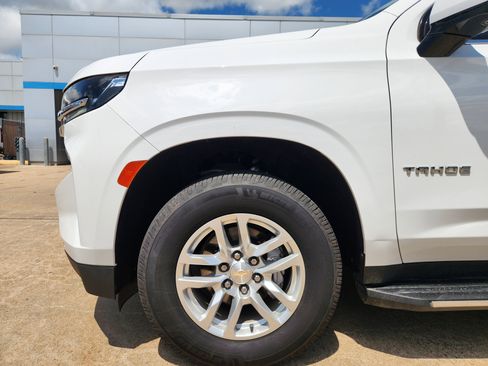 Used 2021 Chevrolet Tahoe LT w/ Luxury Package RWD image 9