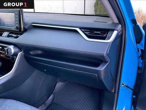 Used 2020 Toyota RAV4 XLE w/ Convenience Package image 19