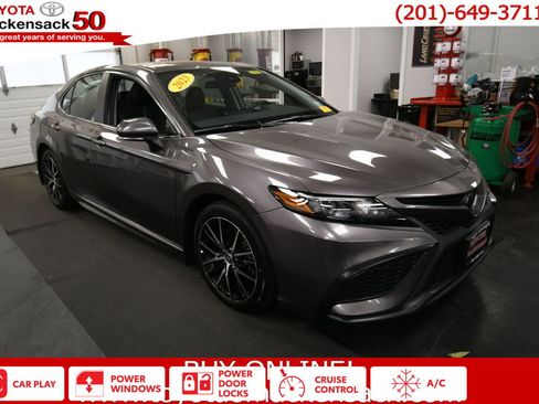 Used 2023 Toyota Camry SE FWD image 1